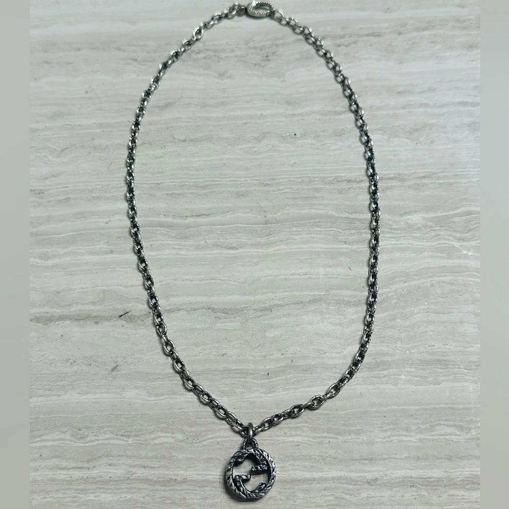 Gucci Textured Interlocking G Pendant Necklace Silver